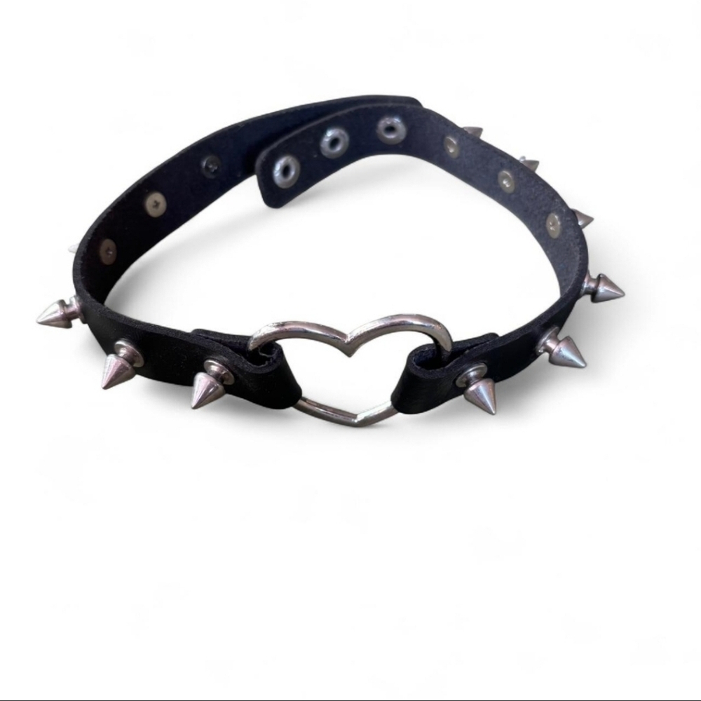Black Heart Spiked Choker